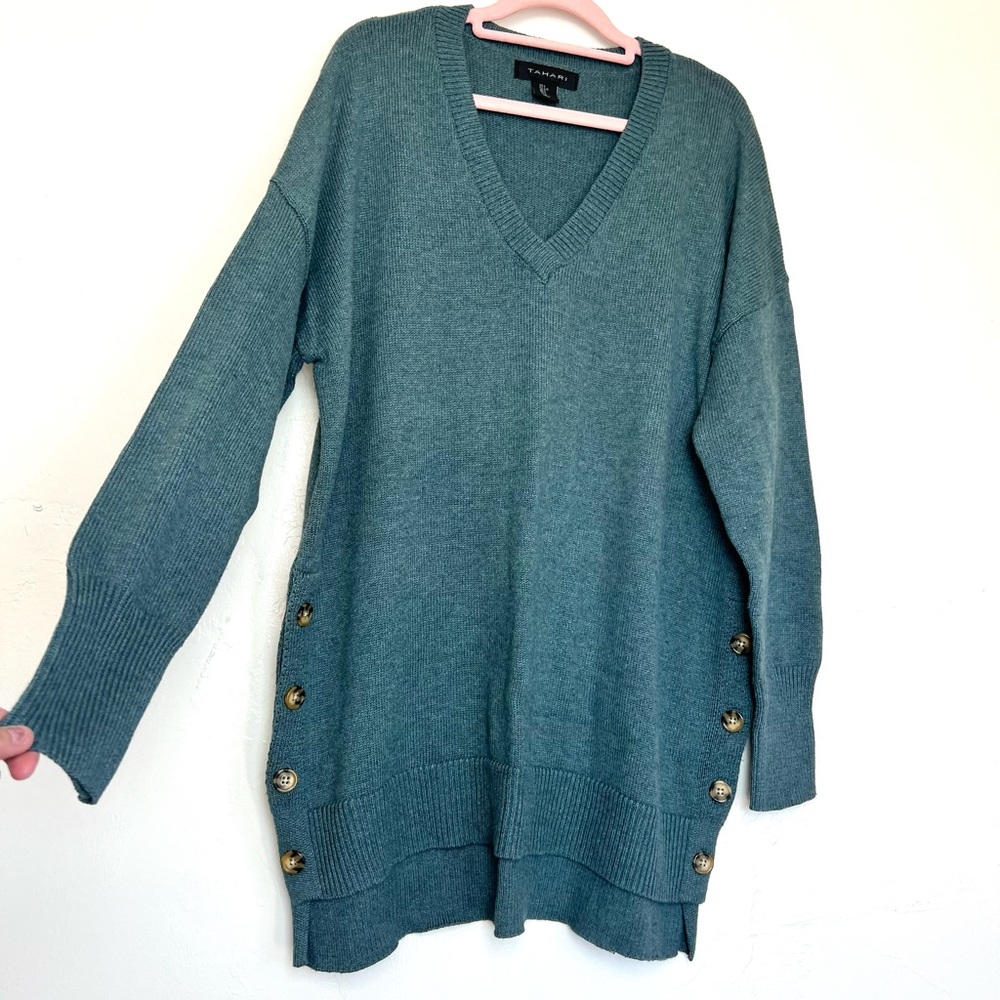 ⭐️ 3/$25 Tahari Green Knit Sweater
